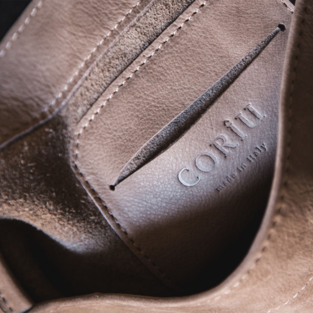 Close up detail of Corîu Italian Leather Handbag